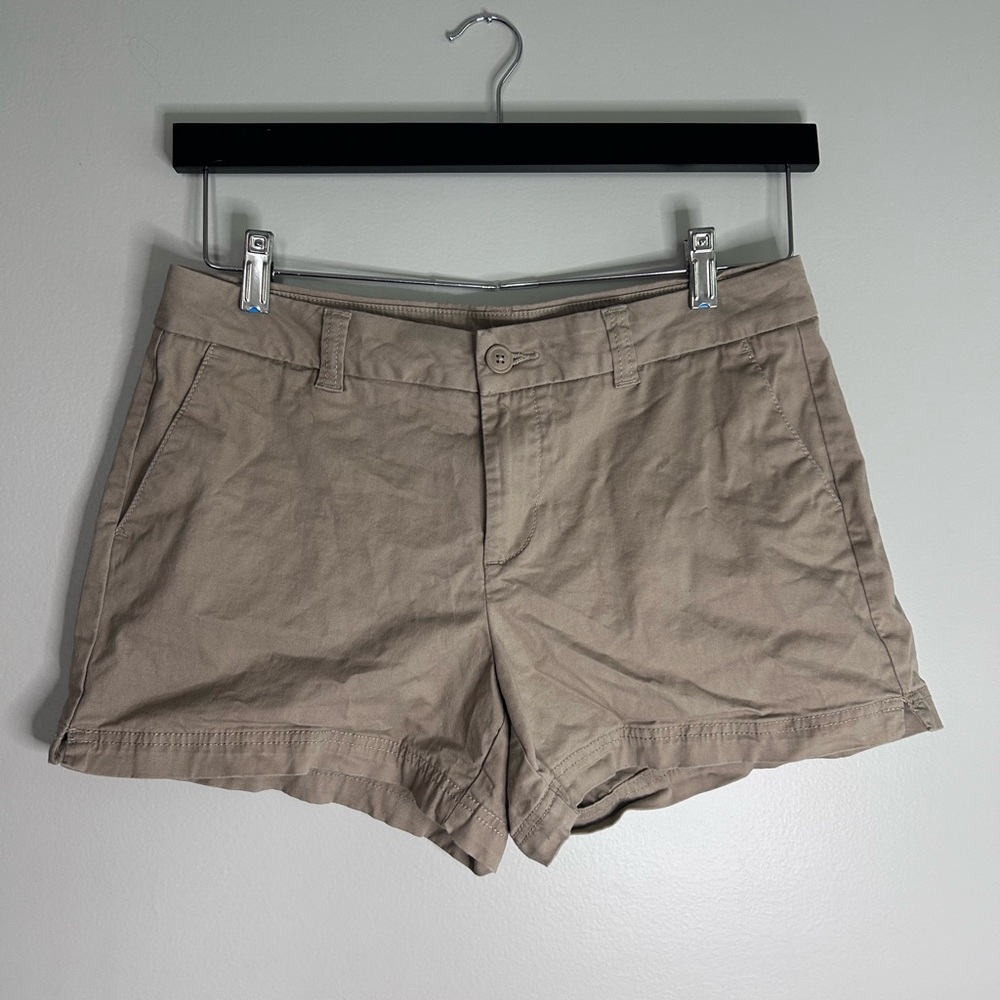 Magellan 4" Chino Shorts Womens 8 Mid-Rise Beige Khaki Stretch Casual Everyday